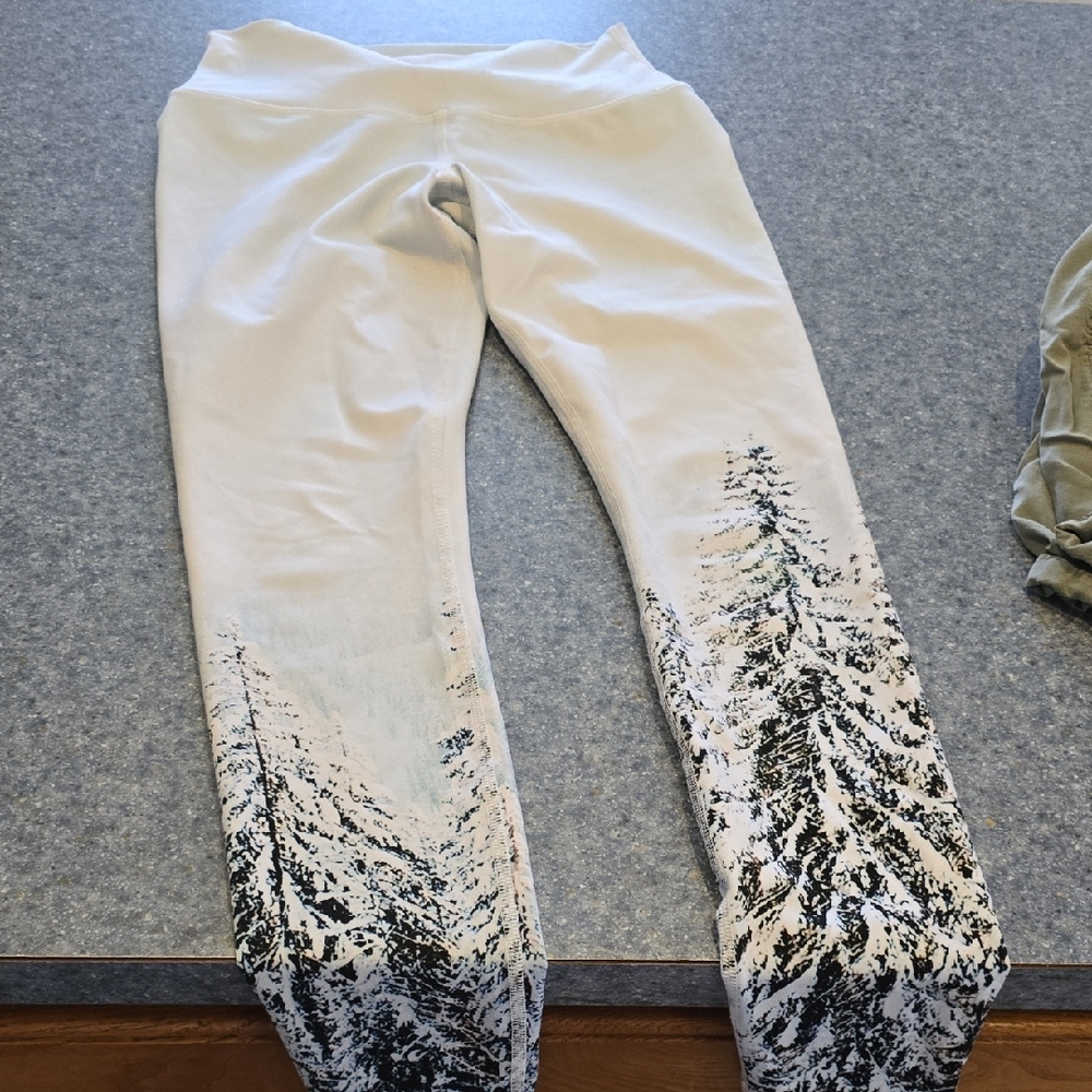 ALO Yoga Light Blue and White Leggings